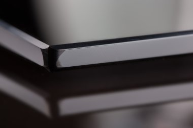 yansıması ile arka plan üzerinde siyah cam levha.