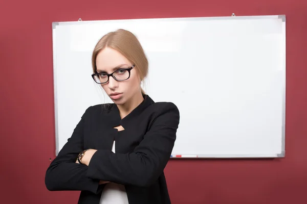 Business woman wijzend op het whiteboard — Stockfoto