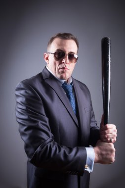 beysbol sopası ile erkek gangster