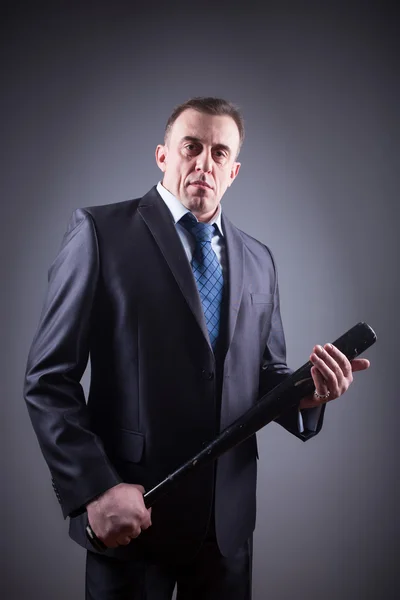 Gangster masculino com bastão de beisebol — Fotografia de Stock