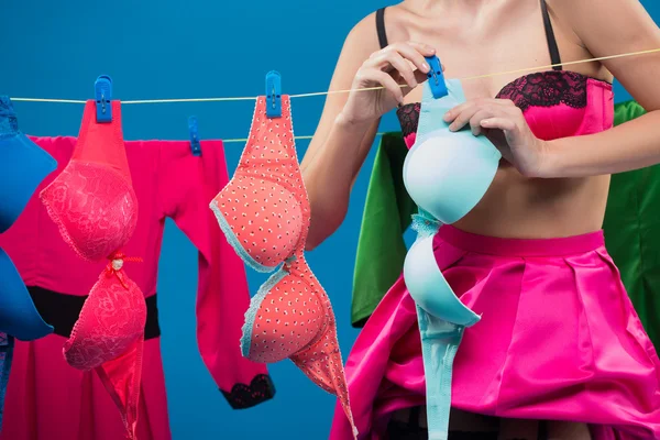 Pin-up girl with a basket with the laundry — Stock Photo, Image