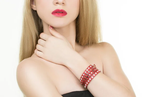 Hands close-up of a young girl with leather bracelet — Stock Photo, Image