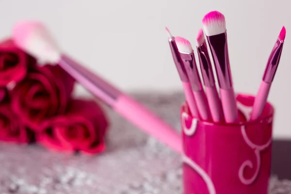 Brosse cosmétique professionnelle rose gros plan — Photo