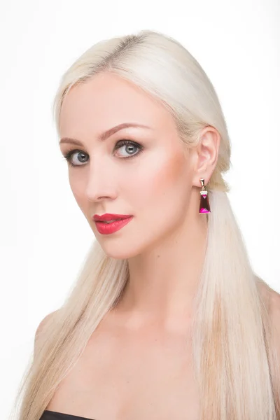 Beautiful girl with long white hair and earrings. fashionable photo. portrait — Stock Photo, Image