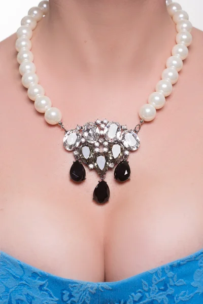 Necklace on the neck — Stock Photo, Image