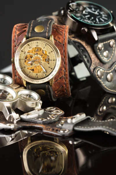 Montres inhabituelles. plusieurs cadrans alternatifs — Photo