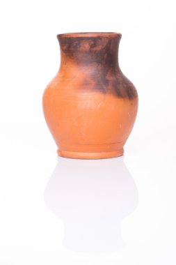 Beyaz bir arka plan üzerinde izole güveç