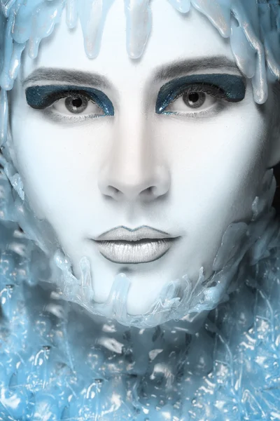 Make-up of the ice. Close-up of beautiful girl — Stock Photo, Image