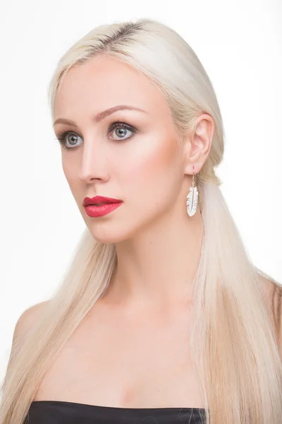 Beautiful girl with long white hair and earrings. fashionable photo. portrait — Stock Photo, Image