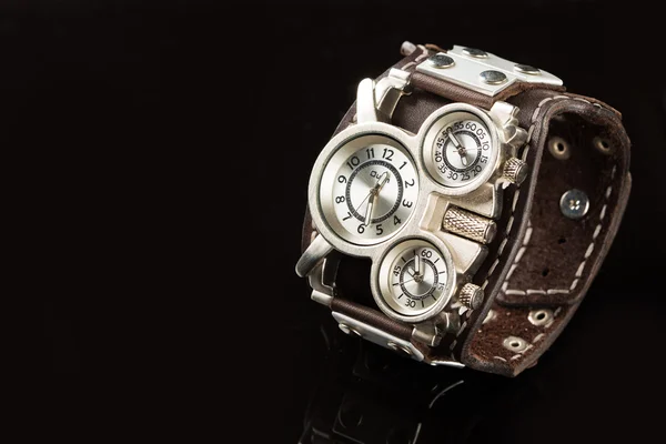 Nietypowe zegarki. kilka alternatywnych tarcze — Zdjęcie stockowe