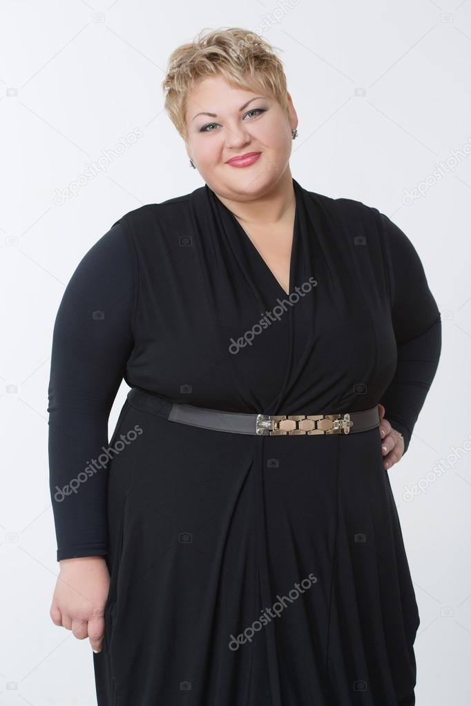 Dikke vrouw in een mooie jurk Stockfoto kopitin 83767214