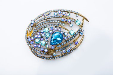 renkli taşlarla broş