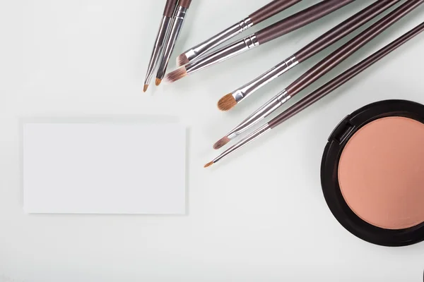 Cosmetici di trucco per gli occhi e carta bussiness — Foto Stock