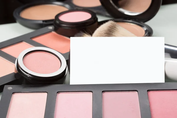 Makeup kosmetik til øjne og bussiness kort - Stock-foto