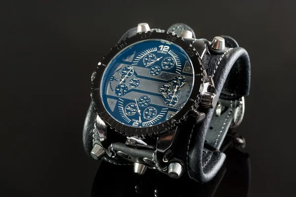 Close-up of wristwatch on a black background — Stock Photo, Image