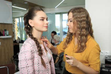 profesyonel makyaj sanatçı olun