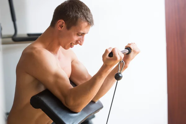 Man in een sport simulator. — Stockfoto