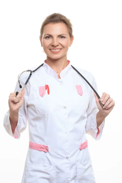 Portret van een vriendelijke vrouwelijke arts — Stockfoto