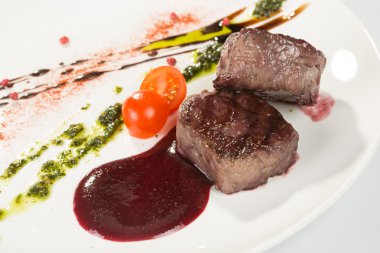 ızgara biftek ve sebze