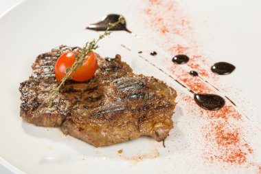 ızgara biftek ve sebze