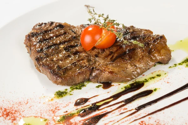 Steaks vom Grill und Gemüse — Stockfoto