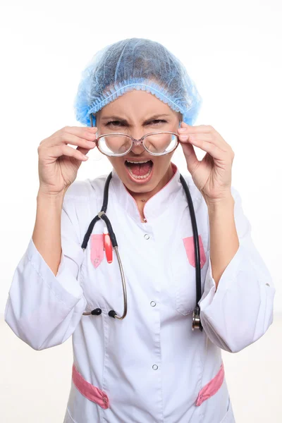 Galna läkare i en hatt och glasögon. — Stockfoto