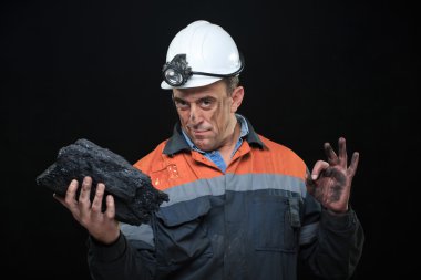 coalminer enerji zengin kömür büyük bir yığın tutar