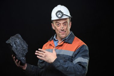 coalminer enerji zengin kömür büyük bir yığın tutar