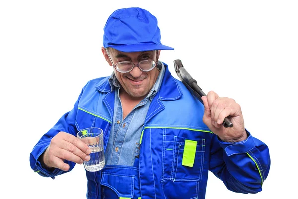Adult drunk mechanic working with glass of alcohol. — Stock Photo, Image