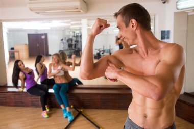 Sporcu kız ile spor eğitimi