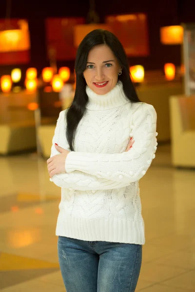 Egy fehér pulóver lány — Stock Fotó