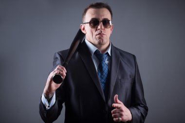 beysbol sopası ile erkek gangster