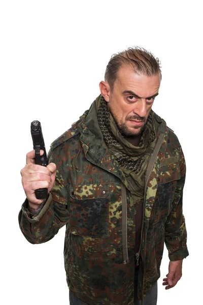 Manliga terrorist. militär jacka. pistol i handen. — Stockfoto
