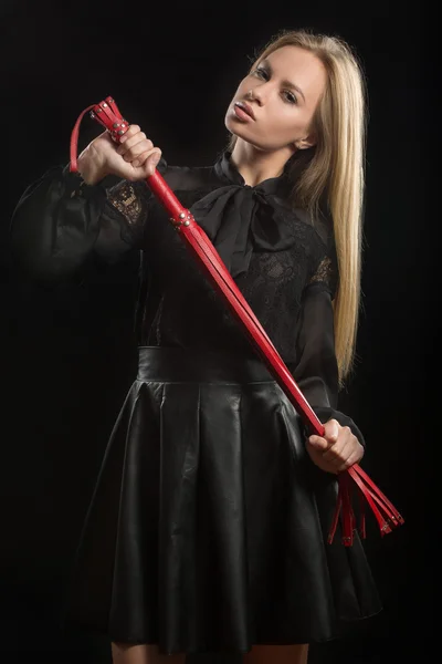 Dívka s červenými kožený bič — Stock fotografie