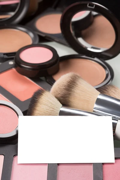 Makeup kosmetik til øjne og bussiness kort - Stock-foto