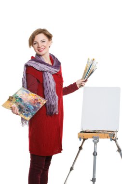 Sanatçı kadın iş yerinde. izole.