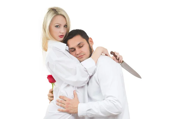 Flicka håller kniven förrädare. man med rose i handen. vit bakgrund — Stockfoto