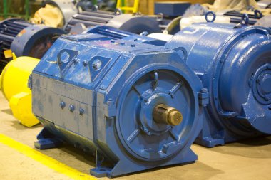 Büyük bir elektrik motoru stator