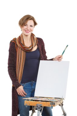 Sanatçı kadın iş yerinde. izole.