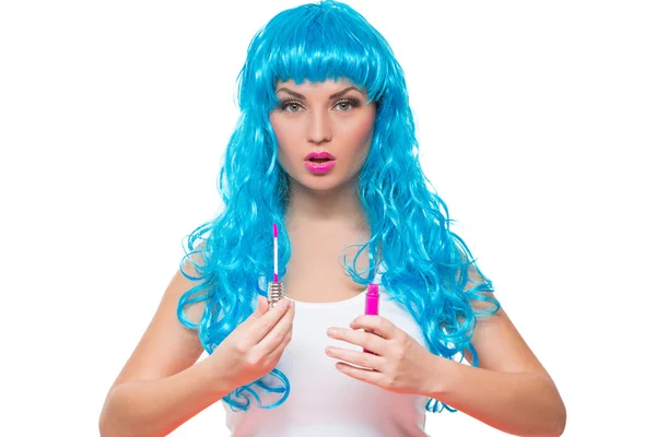 Muñeca joven con pelo azul. lápiz labial — Foto de Stock