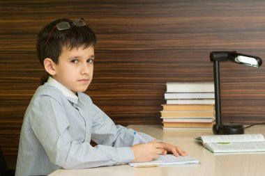 Öğrenci İlköğretim okul ev ödevi yok.