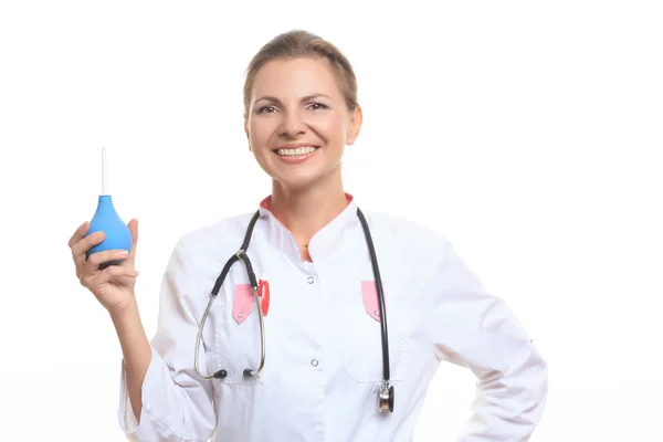 Gelukkig vrouwelijke arts bedrijf klysma — Stockfoto