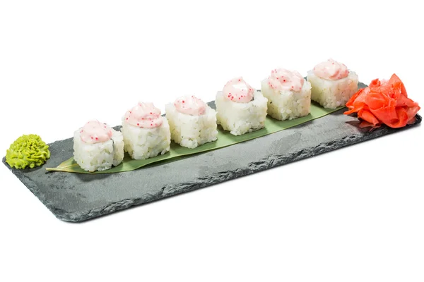 Conjunto de sushi em substrato de ardósia preta, fundo branco isolado — Fotografia de Stock