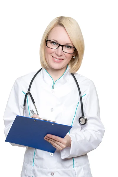 Усміхнений лікар в окулярах жінка зі стетоскопом. Ізольовані на білому тлі — стокове фото