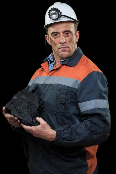Шахтёр, показывающий кусок угля — стоковое фото