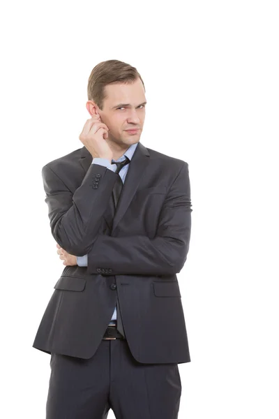 Linguaggio del corpo. uomo in abito da lavoro isolato sfondo bianco. grattando, strofinando l'orecchio. gesto di sfiducia altoparlante — Foto Stock