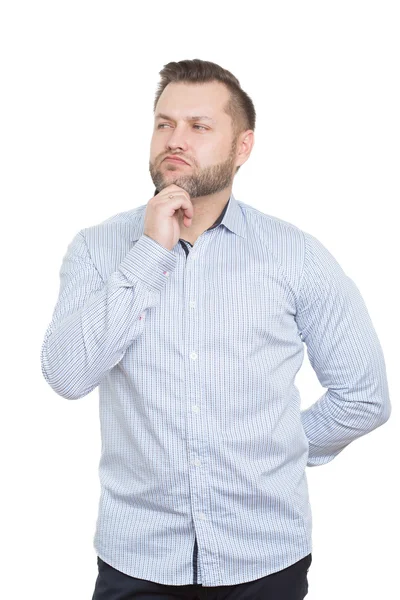 Homem adulto com barba. isolado em fundo branco. mão atrás das costas, tocando no queixo. gesto de pensamento e desconfiança — Fotografia de Stock