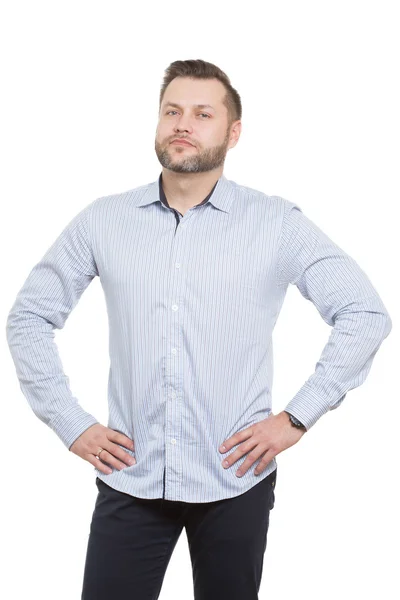 Homem adulto com barba. fundo branco isolado. gesto de superioridade e confiança. mãos nos quadris, cabeça para cima — Fotografia de Stock