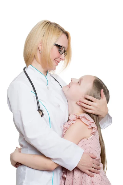 Docteur et une patiente souriante. isolé sur fond blanc — Photo