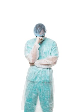 Cerrah portre. elleri ile kapalı yüz. üzücü. Beyaz arka plan üzerinde izole